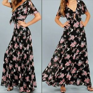 NWT Lulu’s Black Floral Maxi Dress - Tie Front - M